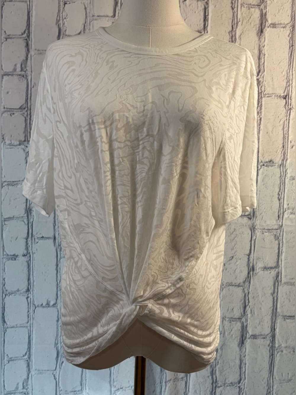 Lululemon Size:12 Women's White Twisted Hem Short Sleeve Top